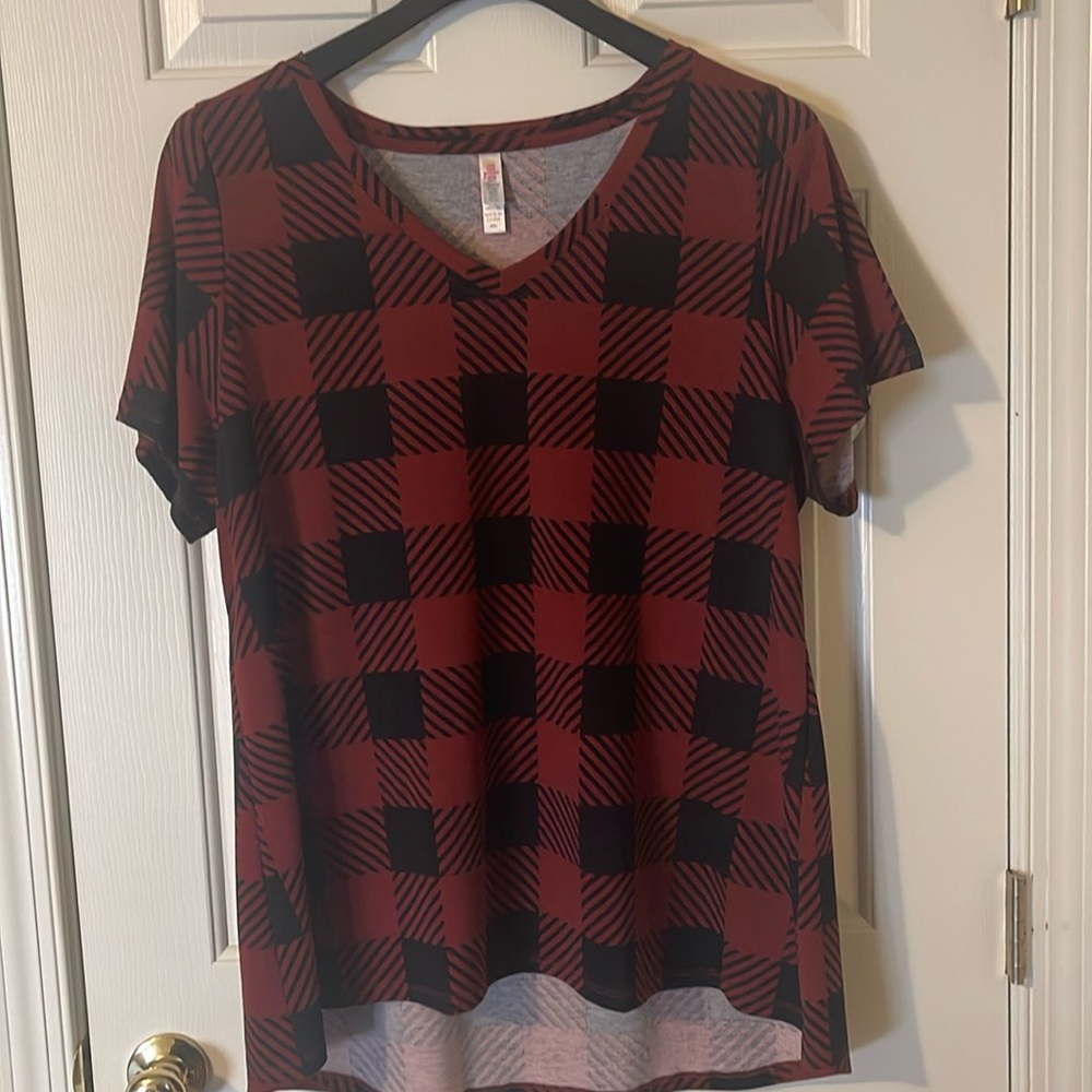 Red and Black Lumberjack Plaid LuLaRoe Christy V-Neck T Size 2XL